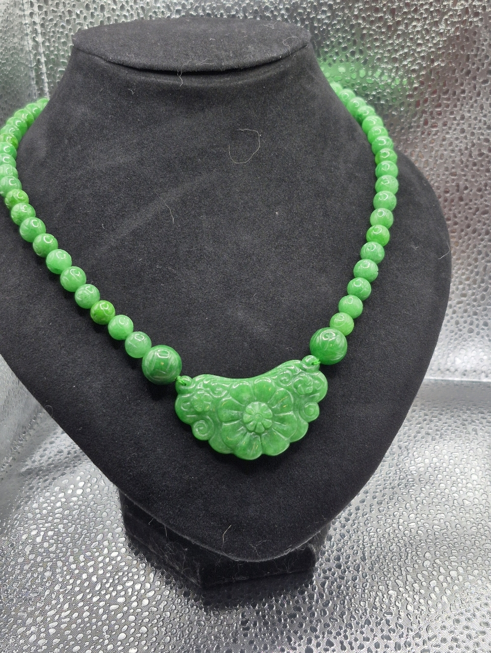 Green Jade Carved Pendant With Beaded Neckkace